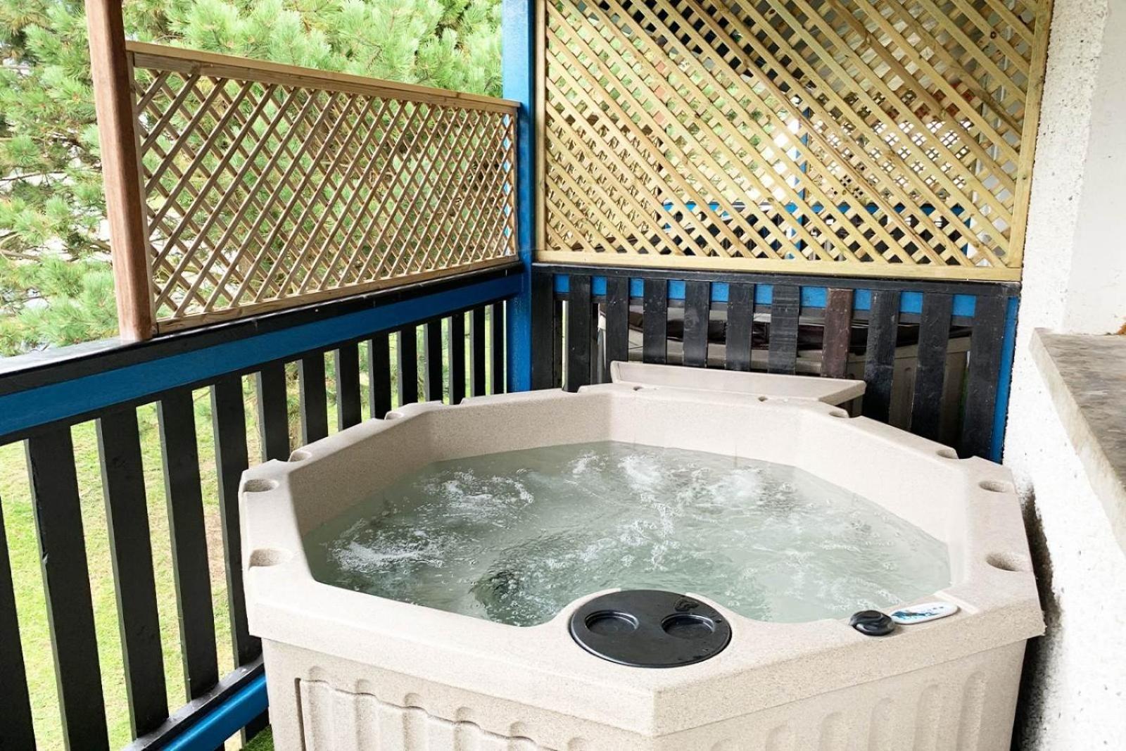 Rathlin Apartment - 2 Bedroom With Hot Tub Ballycastle Ngoại thất bức ảnh